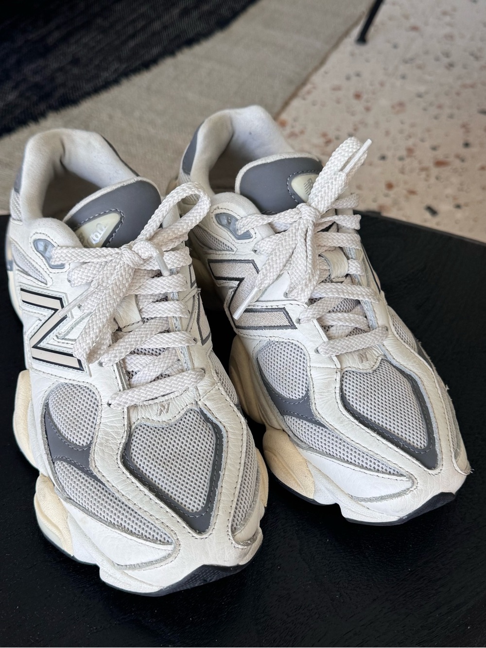 New Balance White and Gray Women's Athletic Sneakers size ze 7,5 - Picture 6 of 7